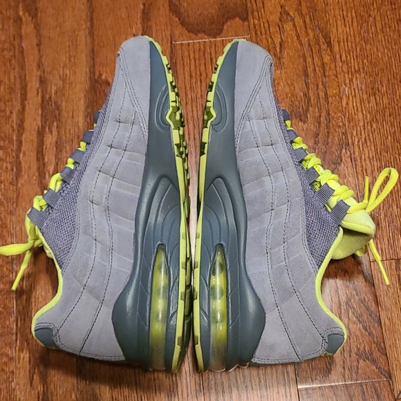 Nike Air Max 95 (GS) 7Y - Picture 2 of 6